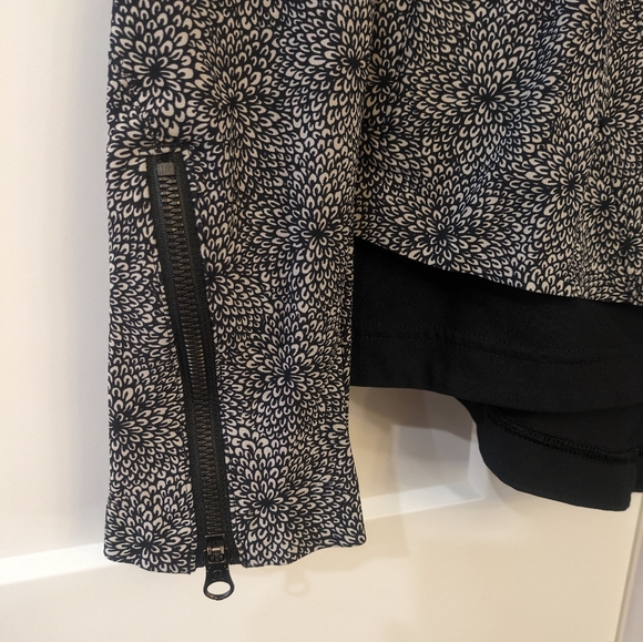 Lululemon Bust a Move Plush Petal Floral Black White Zip Jacket - Picture 4 of 8